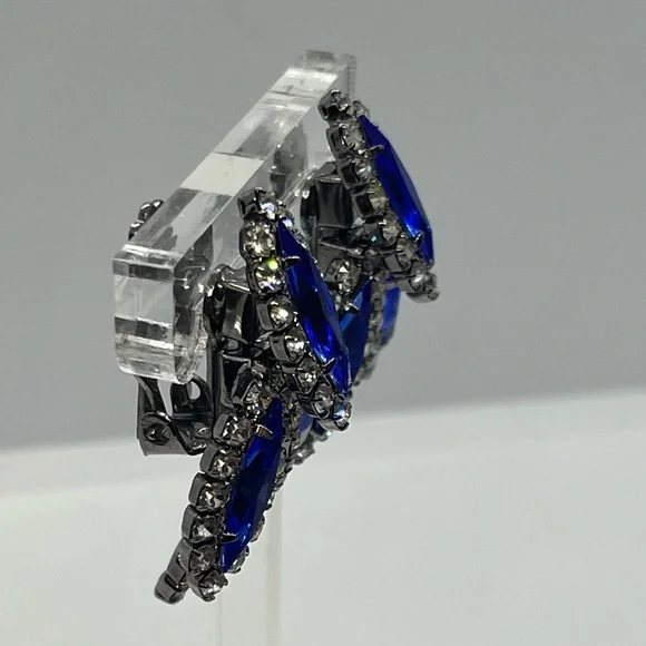 Stunning blue and clear rhinestone sparkly dangle clip on silver tone earrings - Picture 8 of 16